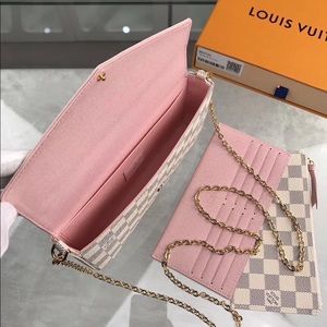 Authentic 2019 Season Louis Vuitton Pocketbook